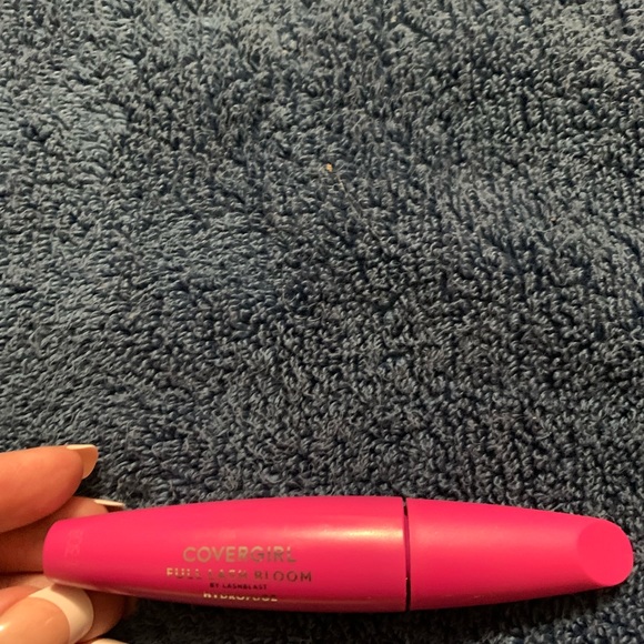 CoverGIRL - Picture 2 of 3